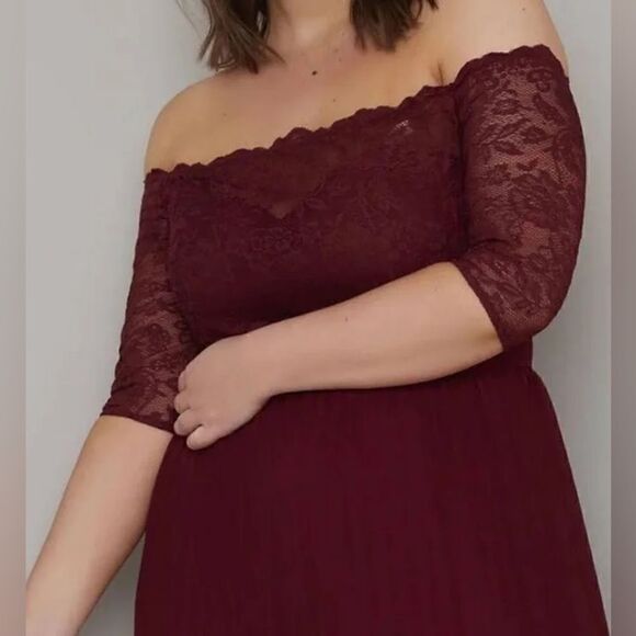 Chi Chi London Women's Red Dress - Picture 1 of 10